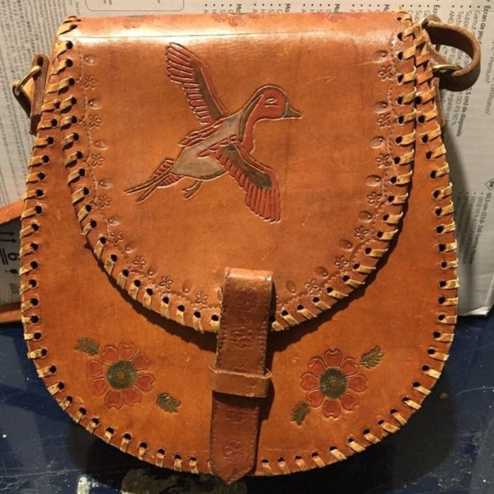 VINTAGE TOOLED LEATHER SMALL SADDLE HANDBAGS